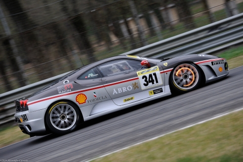 Ferrari Challenge in staccata con freni incandescenti alla prima variante - Monza