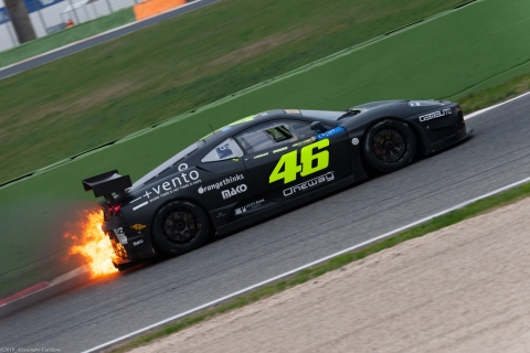 La vittoriosa 6 Ore di Vallelunga di Valentino Rossi ... anche se con qualche problemino prima del traguardo.