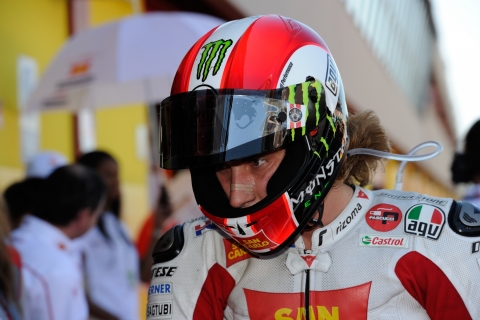 Il SIC Marco Simoncelli concentratissimo durante le qualifiche